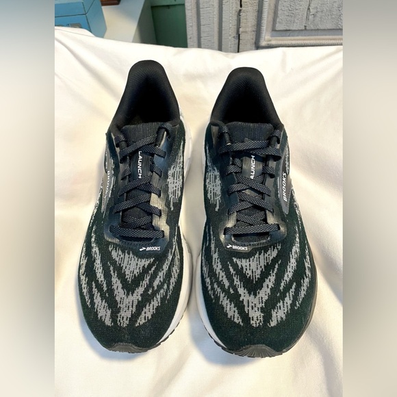 Brooks Other - *NWOB* Brooks Launch 11 Shoes - Running/ Black~White -(1104501D087) - Mens Sz 8